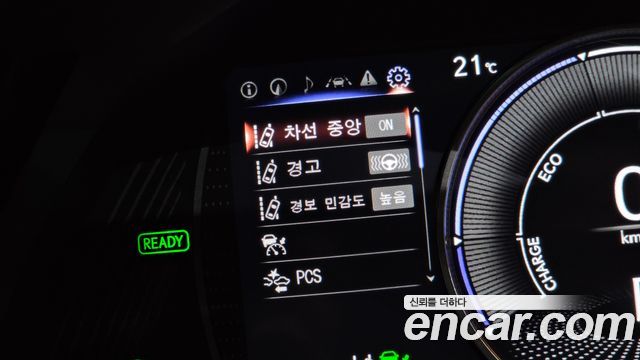 Lexus ES 2023 — photo 21