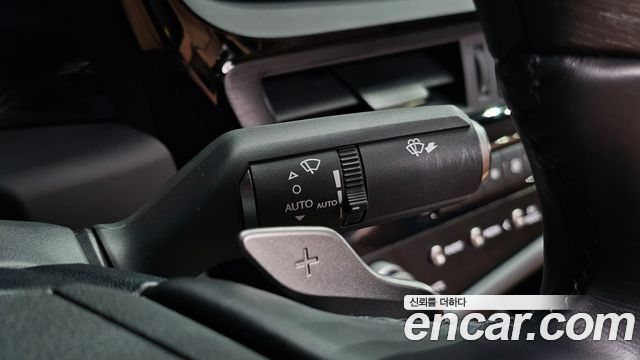 Lexus ES 2023 — photo 23
