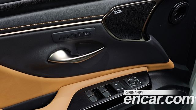 Lexus ES 2023 — photo 24
