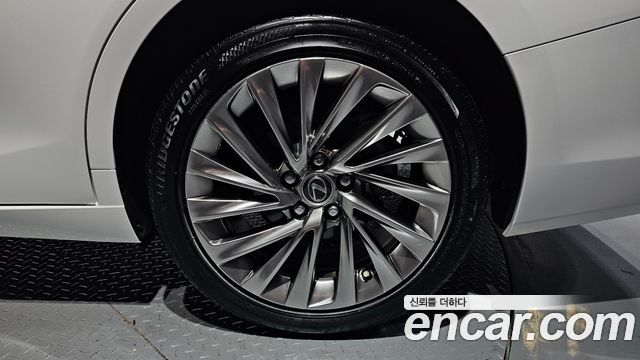 Lexus ES 2023 — photo 7