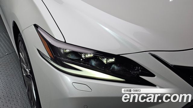 Lexus ES 2023 — photo 8