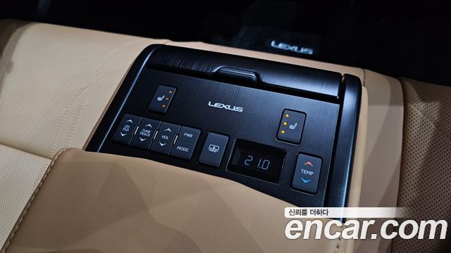 Lexus ES 2023 — photo 27