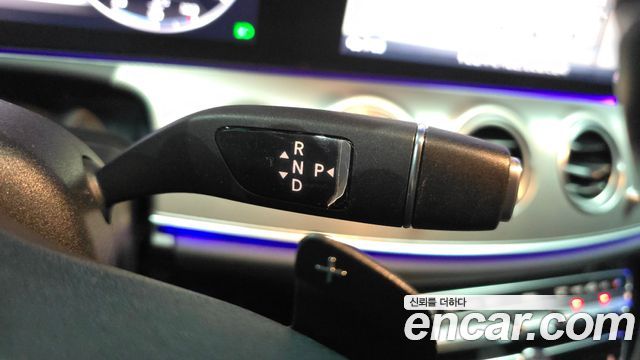 Mercedes-Benz E-Class 2019 — photo 12