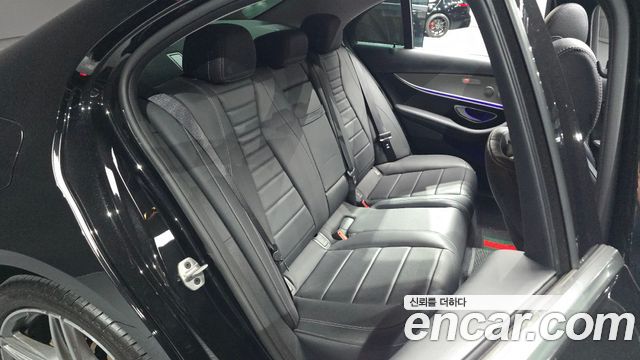 Mercedes-Benz E-Class 2019 — photo 17