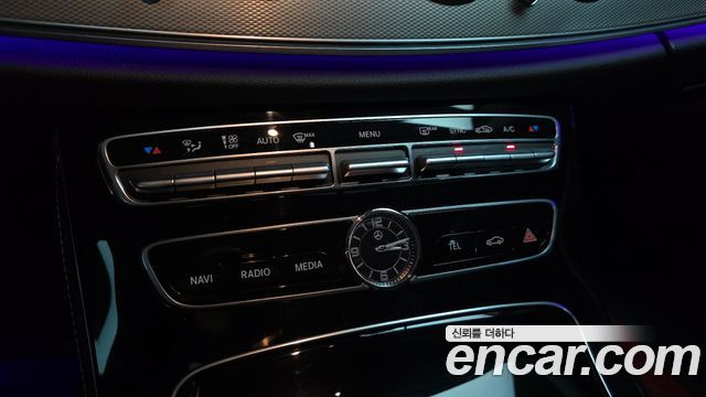 Mercedes-Benz E-Class 2019 — photo 23