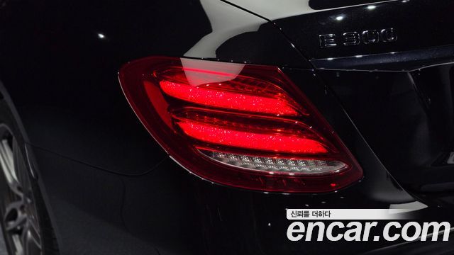 Mercedes-Benz E-Class 2019 — photo 9
