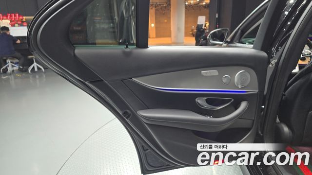 Mercedes-Benz E-Class 2019 — photo 15