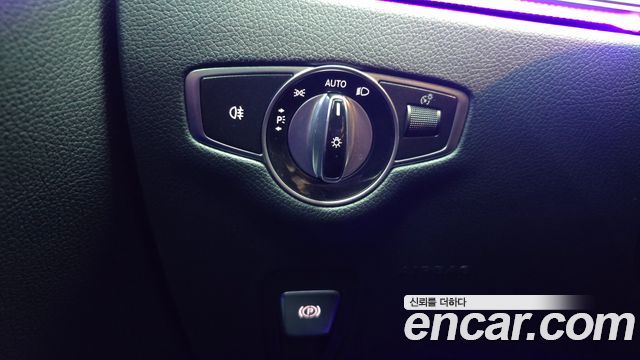 Mercedes-Benz E-Class 2019 — photo 28