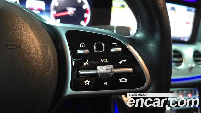 Mercedes-Benz E-Class 2019 — photo 31