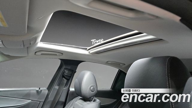 Mercedes-Benz E-Class 2019 — photo 35