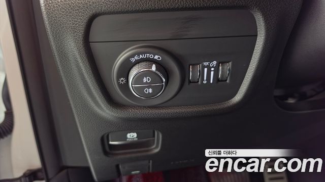 Jeep Cherokee 2023 — photo 29