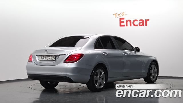 Mercedes-Benz C-Class 2018 — photo 2