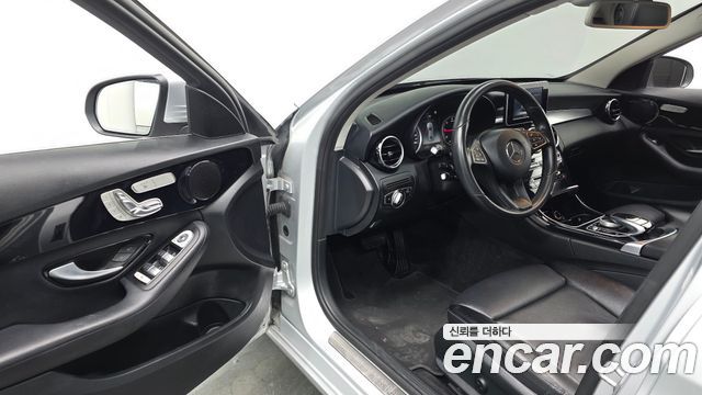 Mercedes-Benz C-Class 2018 — photo 10