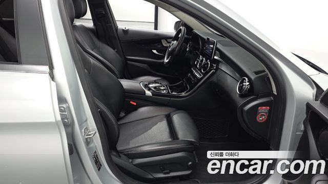 Mercedes-Benz C-Class 2018 — photo 11