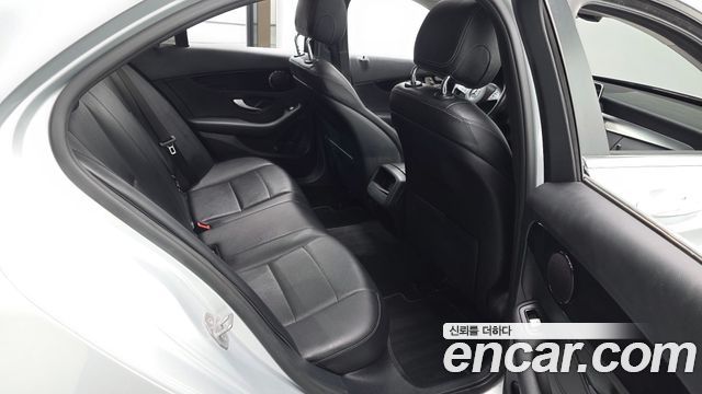 Mercedes-Benz C-Class 2018 — photo 12