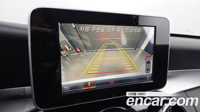 Mercedes-Benz C-Class 2018 — photo 15
