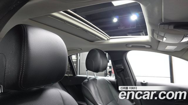 Mercedes-Benz C-Class 2018 — photo 16
