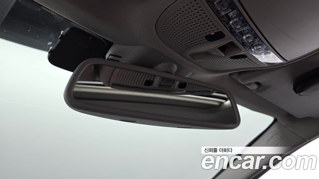 Mercedes-Benz C-Class 2018 — photo 19