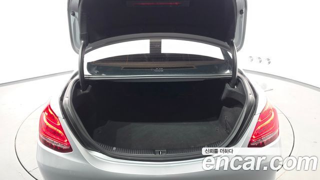 Mercedes-Benz C-Class 2018 — photo 20