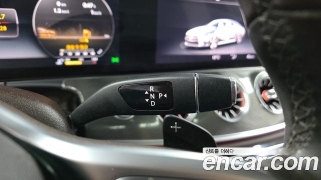 Mercedes-Benz CLS-Class 2020 — photo 12
