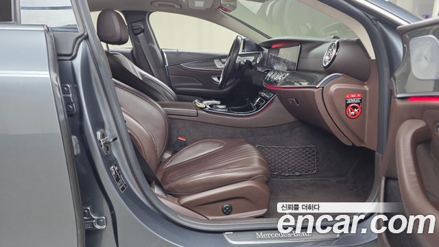 Mercedes-Benz CLS-Class 2020 — photo 16