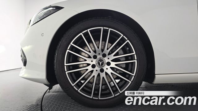 Mercedes-Benz C-Class 2024 — photo 5