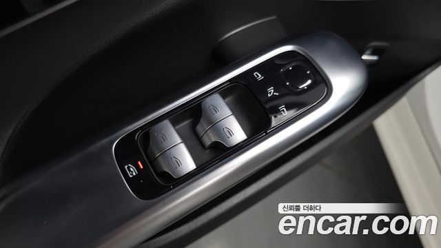 Mercedes-Benz C-Class 2024 — photo 30