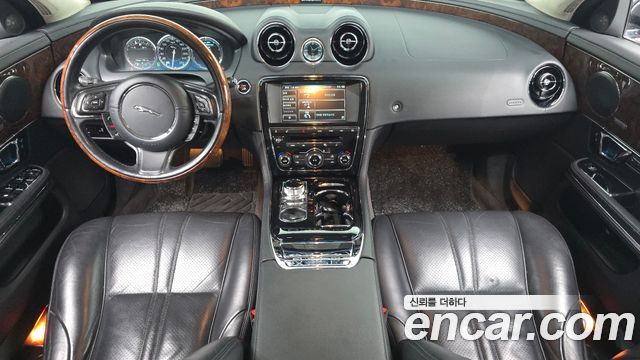 Jaguar XJ 2014 — photo 10