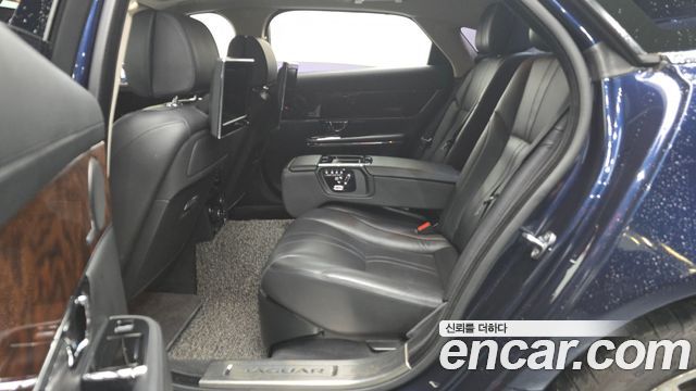 Jaguar XJ 2014 — photo 18