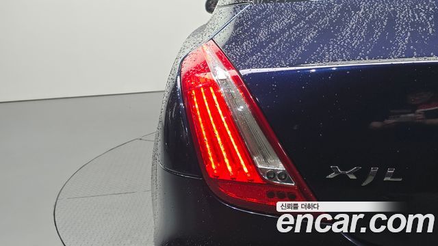 Jaguar XJ 2014 — photo 9