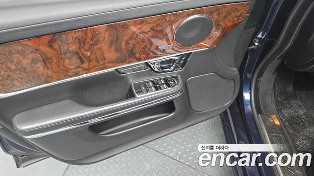 Jaguar XJ 2014 — photo 14