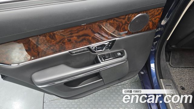 Jaguar XJ 2014 — photo 15