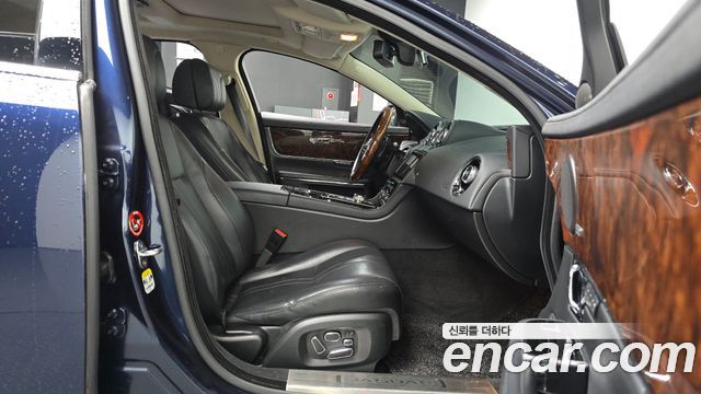 Jaguar XJ 2014 — photo 16