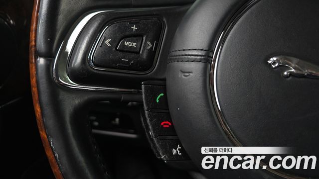 Jaguar XJ 2014 — photo 31