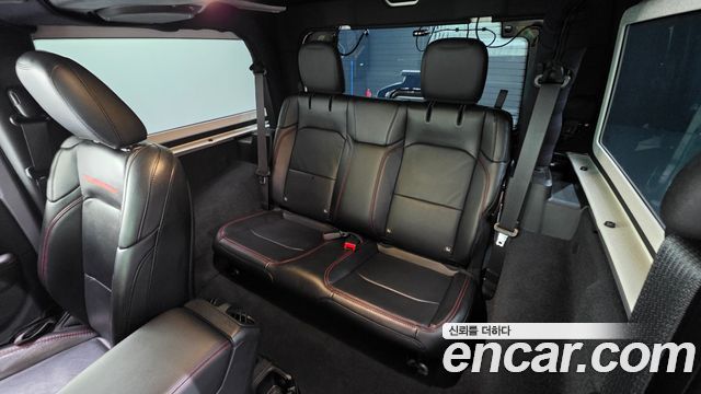 Jeep Wrangler 2021 — photo 17