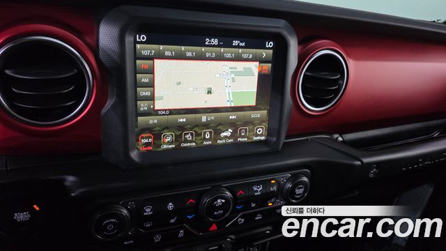 Jeep Wrangler 2021 — photo 19
