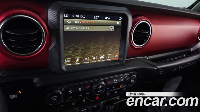 Jeep Wrangler 2021 — photo 20