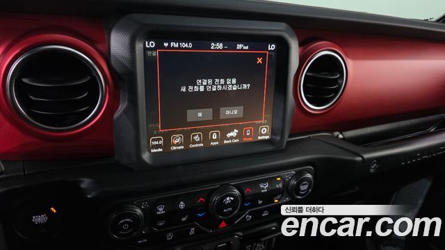 Jeep Wrangler 2021 — photo 21