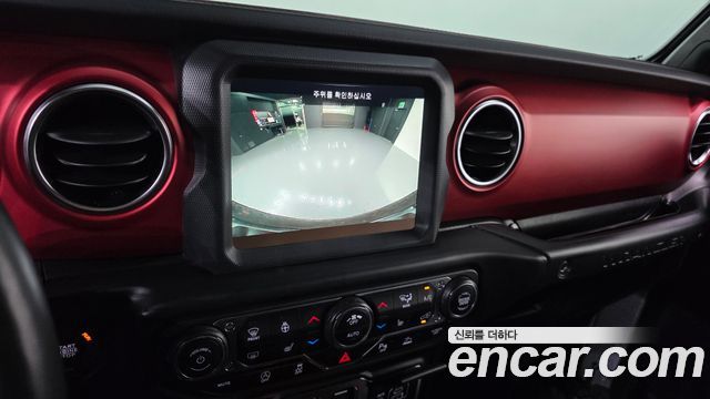 Jeep Wrangler 2021 — photo 25