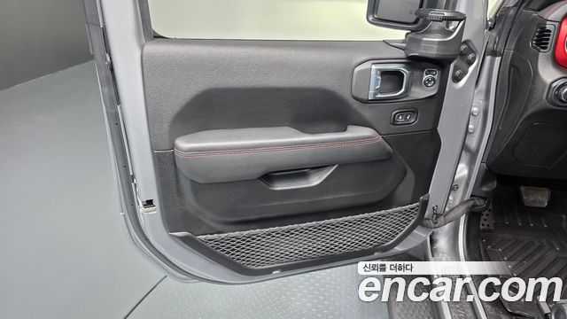 Jeep Wrangler 2021 — photo 15