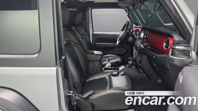 Jeep Wrangler 2021 — photo 16
