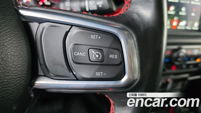 Jeep Wrangler 2021 — photo 28