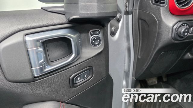 Jeep Wrangler 2021 — photo 29
