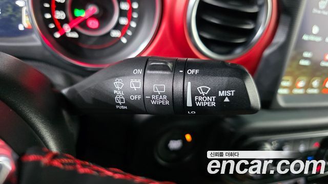 Jeep Wrangler 2021 — photo 30