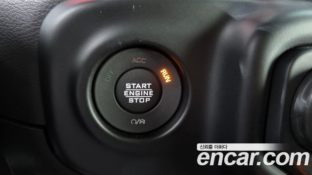 Jeep Wrangler 2021 — photo 32