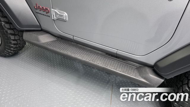 Jeep Wrangler 2021 — photo 34