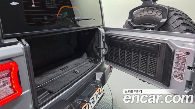 Jeep Wrangler 2021 — photo 36