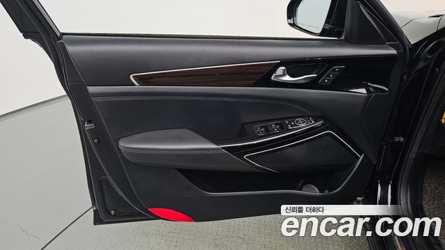 Kia K7 2018 — photo 14