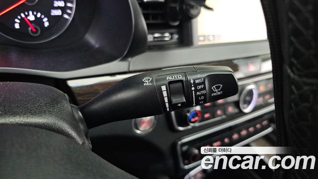 Kia K7 2018 — photo 28