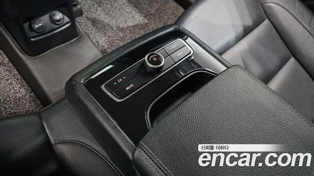Kia K7 2018 — photo 32